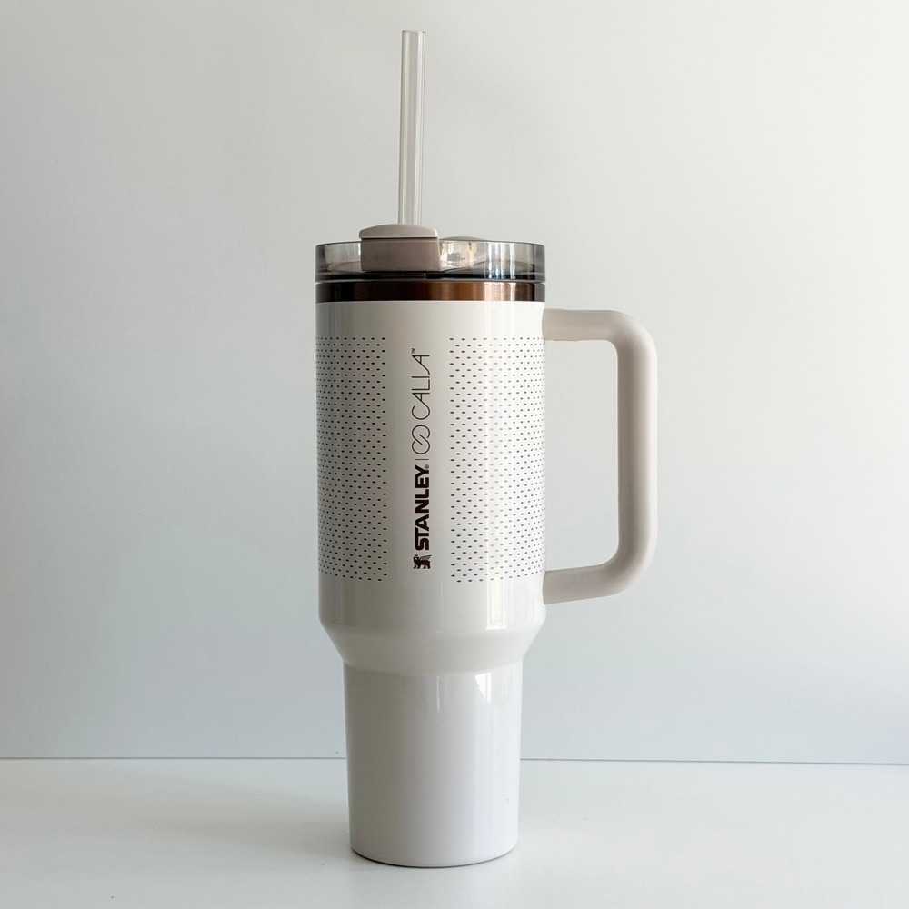 Stanley x Calia 40oz Flowstate Quencher H2.0 Tumbler Oat Milk‎